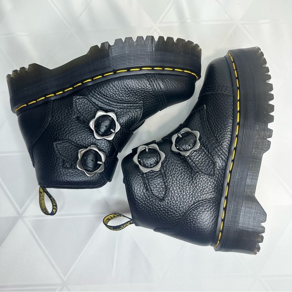 Dr. Martens Women's Devon Flower Buckle Leather Platform Boots Black Size 6 NWOB - Picture 5 of 8